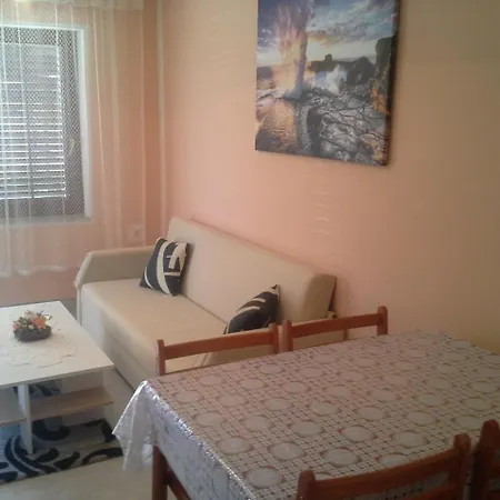 Apartament 14 *